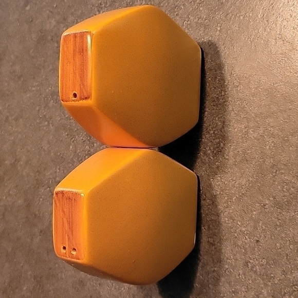 Vintage Studio Anna Australia Salt & Pepper Shakers With Hand Painted Kangaroo - Picture 3 of 10